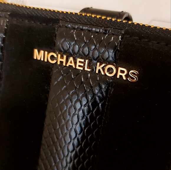 7. MICHAEL KORS LEATHER AND SUEDE CLUTCH/WALLET NWT! - Picture 2 of 3